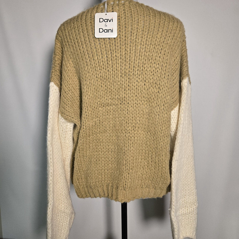 Davi & Dani Amour Chunky Knit Sweater Rainbow Embroidered Pride Love Medium NWT - Picture 3 of 8
